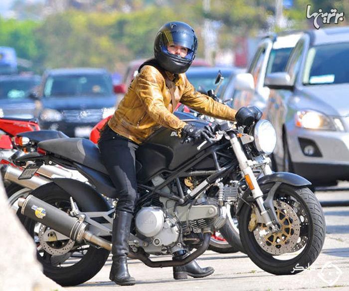 سلبریتی های زنی که سوار بر بهترین موتورسیکلت ها می شوند