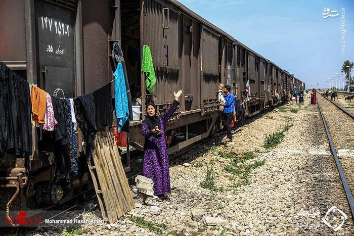 عکس /  اسکان سیل زدگان خوزستان در واگن های قطار