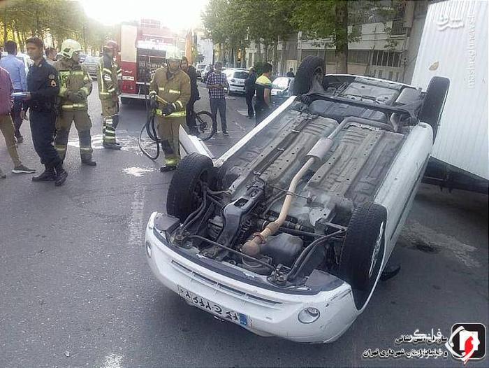 عکس /  واژگونی خودروی تیبا در فرمانیه